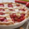 Tarte rhubarbe et fraises recette facile et gourmande à réaliser chez soi
